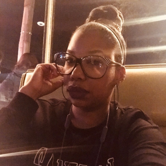 Meet your Posher, Candace - Picture 4 of 5